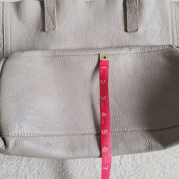 Cuyana Classic Unstructured Leather Pebbled Tote Purse Taupe Minimalist Everyday - Picture 11 of 12
